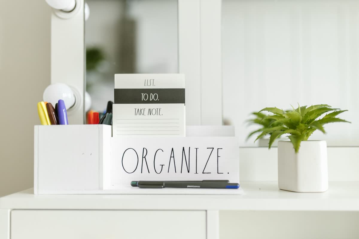 A tidy desk with a desktop organizer caddy